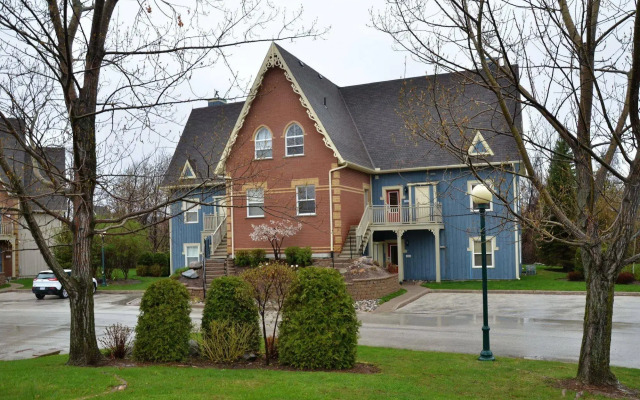 The Lodges at Blue Mountain - Historic Snowbridge Condos