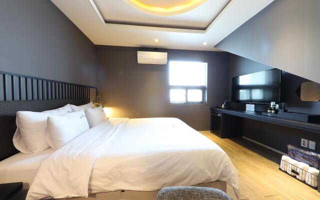 Grey70 Hotel