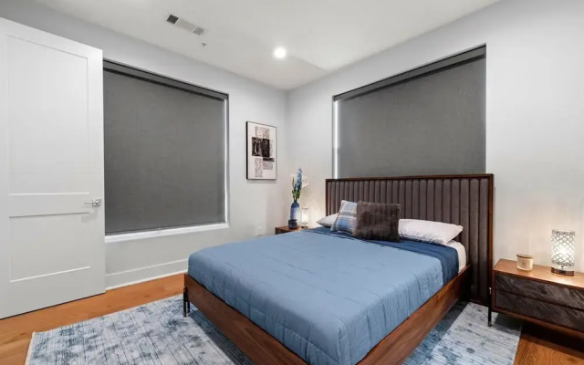 Luxurious Midtown Home Rooftop Views by Silverx