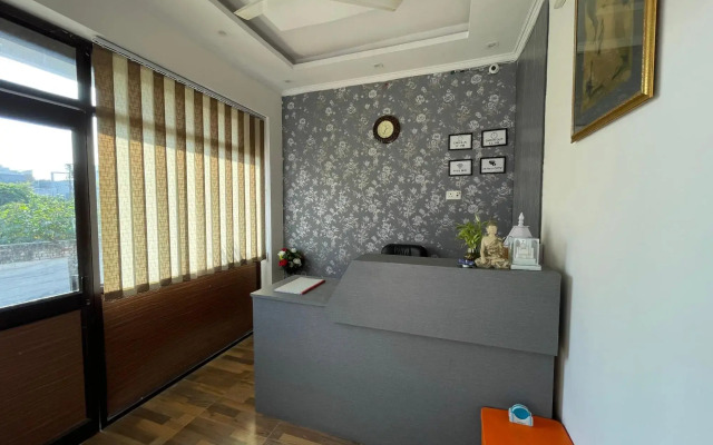 Hotel Arrow 19 by OYO Rooms