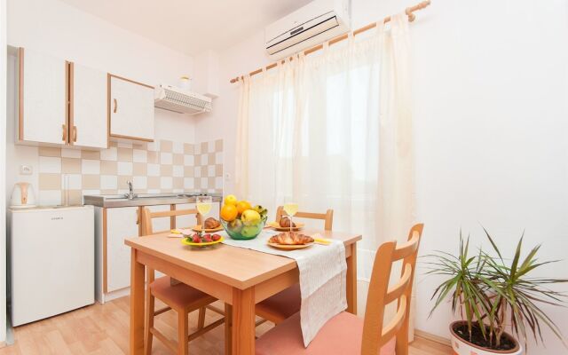 Apartment and Rooms Sanja Vodice