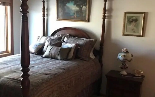 Inn on Bigfork Bay Queen Suite