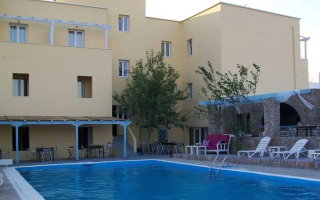 Zorbas Hotel Santorini