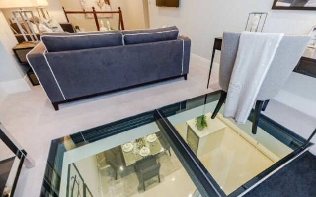Designer Townhouse with Panoramic River Views