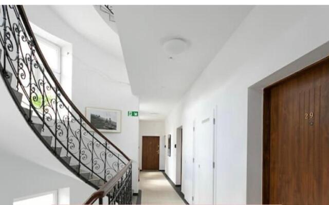 Between Schoenbrunn and the City Center. Apt. 31