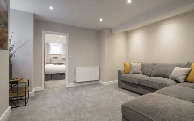 Ferndale s Hideaway - 1 Bedroom Spacious Apartment - Central Ambleside - Parking