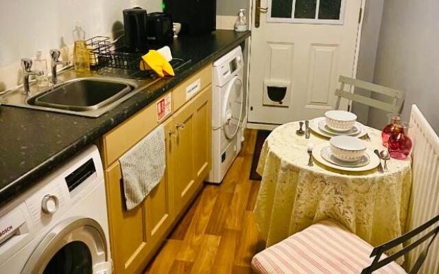 Beautiful self contained apartment in Ripon town house