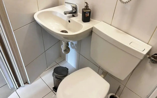 Pleasant 2BR Apt Near U6 Schöpfwerk