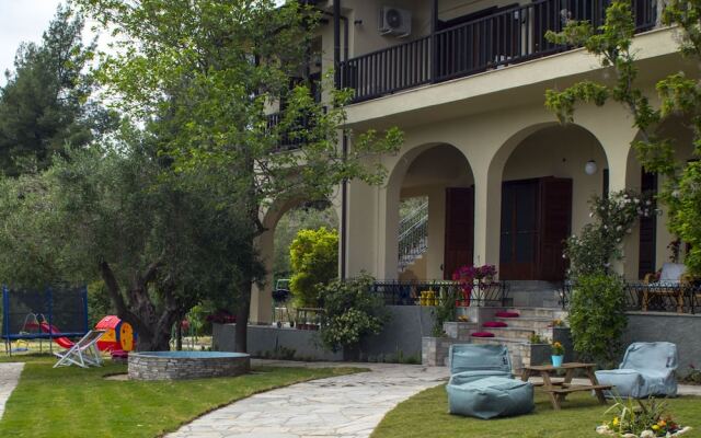 Willow Amazing Garden Villa