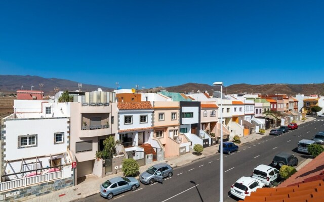Spacious Apartment in Cruce de Arinaga With Terrace