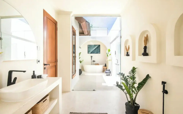 Canggu 400m Tobeach Escape 4br Designer Villa
