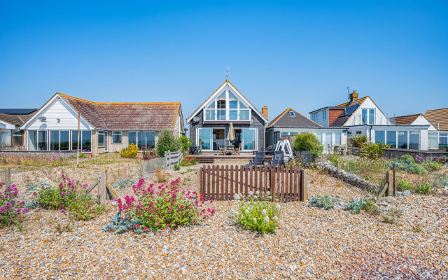 Pebbles View Overlooking the Beautiful Pevensey Bay Beach