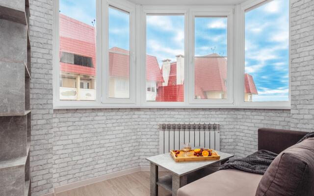 Orange Apart Alpine Quarter