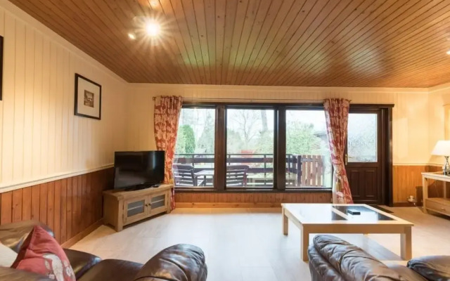 Bluebell Lodge 2 with Hot Tub