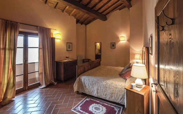 Attractive Apartment in Typical Tuscan Style