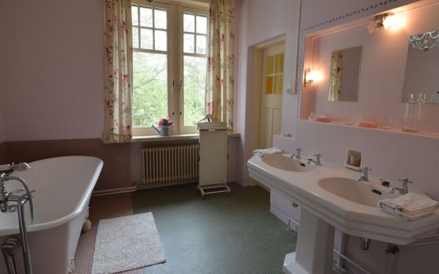 Ravishing Holiday Home in Ronse With Sauna