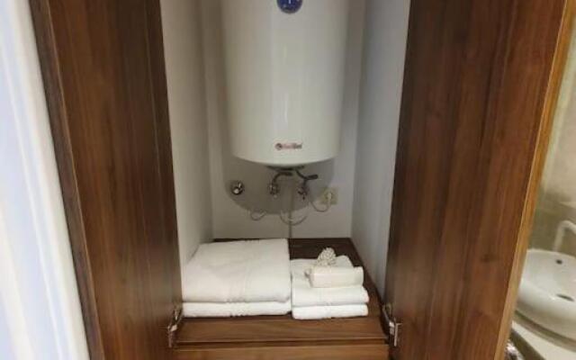 Leo Group BEST STUDIO 2517 Alliance Palace