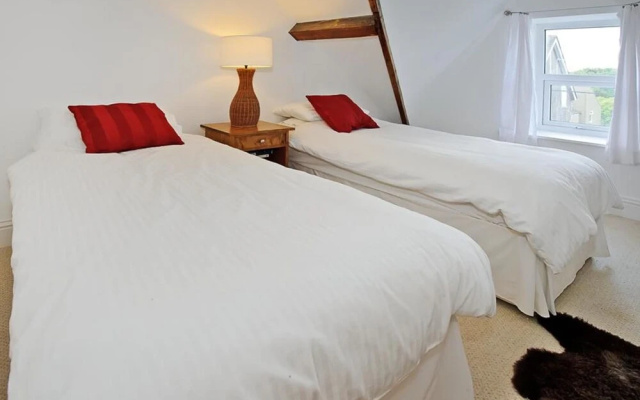Modern Apartment in Llanbedrog Britain Near Beach