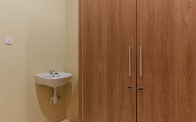 RedDoorz Plus near Pantai Malalayang Manado
