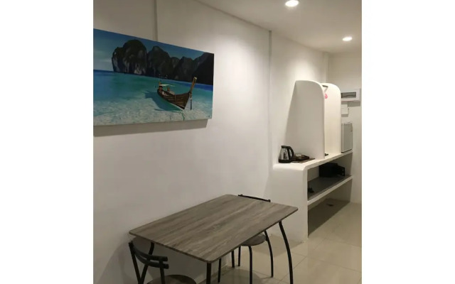 La Marina Khlong Nin Beach