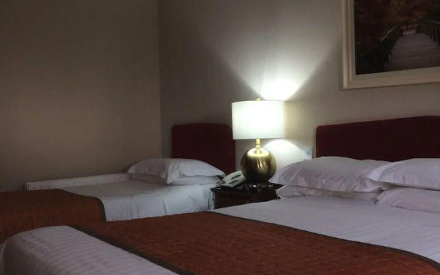 Carey's Viking House Hotel