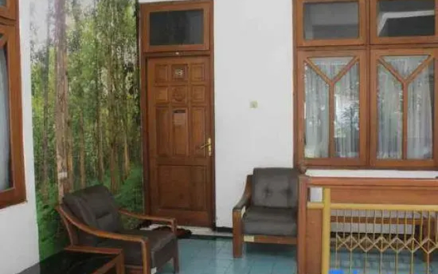 Guest House Eboni Madiun