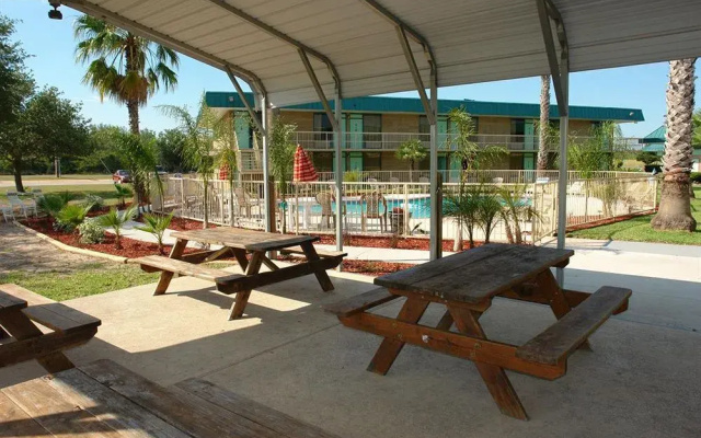 Sky Palace Inn & Suites by Jasper Beeville