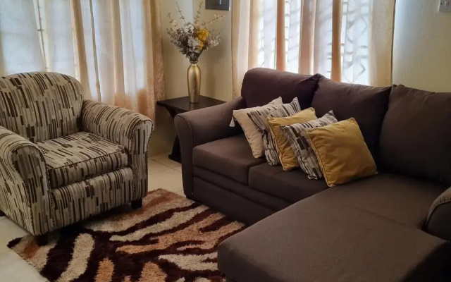 2-bed, Sleeps 4, Private Garden, Parking