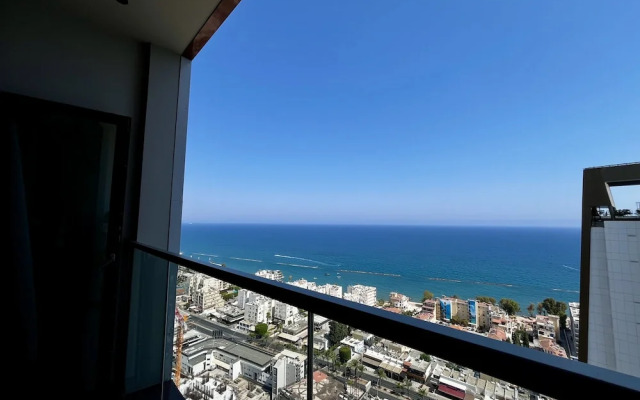 128 LIM - 2006 Stay Only Tower Suite