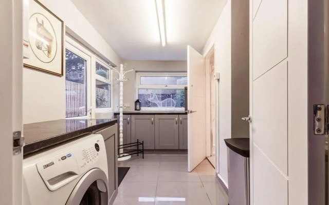 North Central London House/ Sleeps8/garden/wifi
