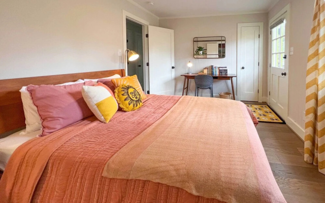 Charming Carrboro Home - Walk to Downtown!