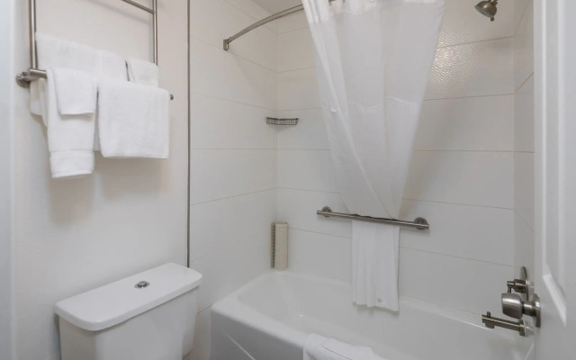 SOMA Park Inn – Civic Center