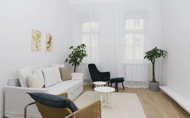 Modern Apartment in the Beautiful Neighborhood