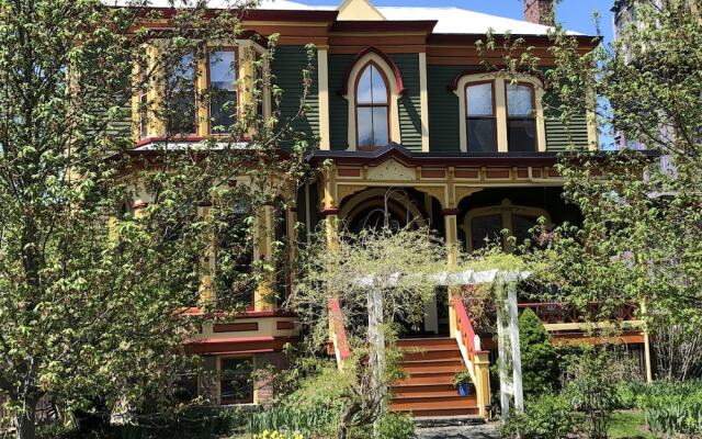 The Croff House Bed & Breakfast