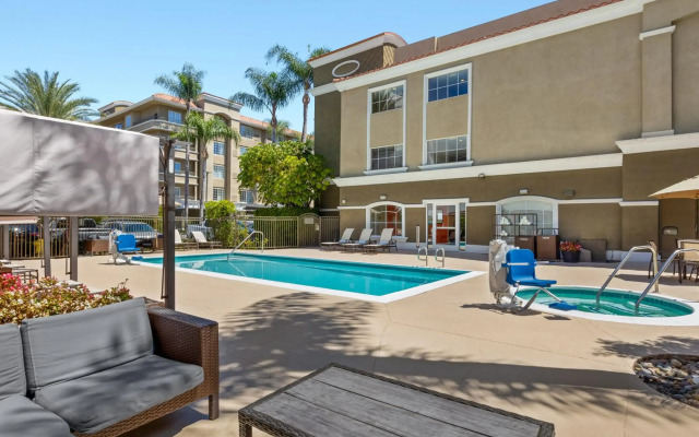 Anaheim Portofino Inn and Suites