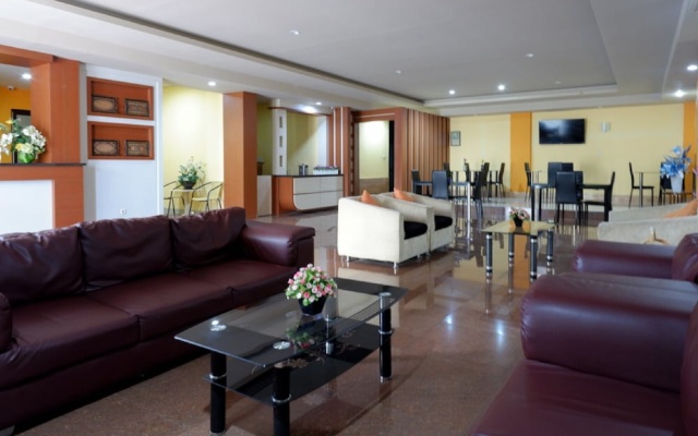 RedDoorz Plus @ Cameloan Hotel Palu – Lobby – Palu