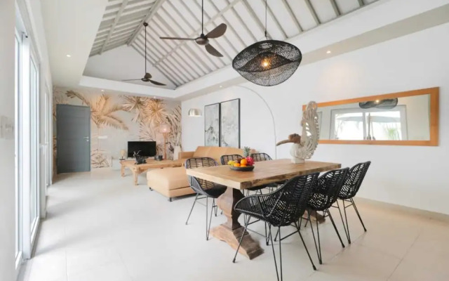 Splendid Private Villa, 2 BR, Canggu With Staff
