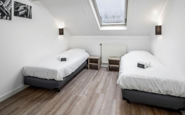 Restyled Bungalow With 2 Bathrooms, Near the Beach