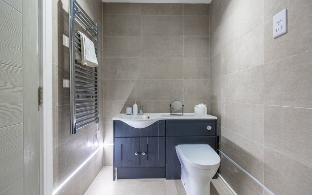 Stunning 2-bed Apartment in Camberley