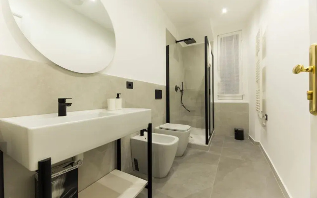 Airy 5BR Flat with Balcony - Old Town