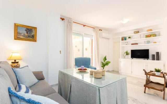 Los Boliches Beach Apartment by GHR Rentals