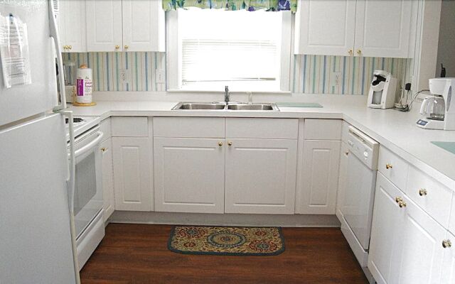 Wedgewood 511 2 Br condo by RedAwning