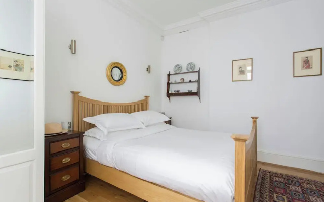 Clanricarde Gardens II by Onefinestay