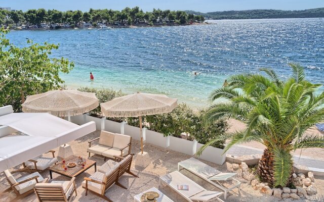Livingstone Beach House