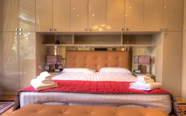 Spanish Steps Hills Apartment