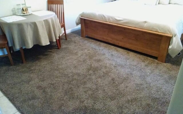 Lazy Inn Bed and Breakfast