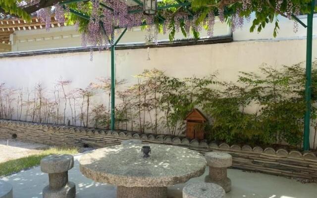 Adam Guesthouse