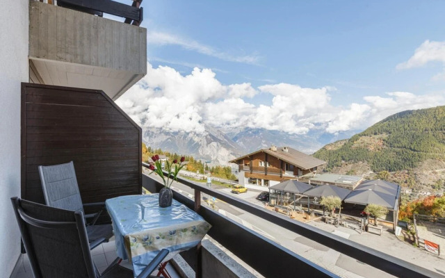 Centrally Placed ski in out Apartment Next to Lift