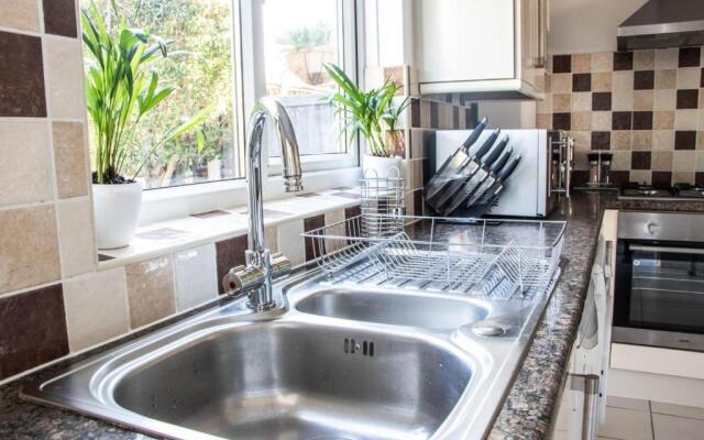 Nice 3BD House With Garden Bakersfield Nottingham
