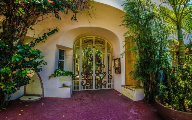 Royal Palms 10 2 Bedroom Condo by RedAwning